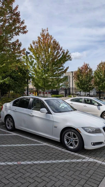 2009 BMW E90 3 Series Sedan - Image 2 of 11