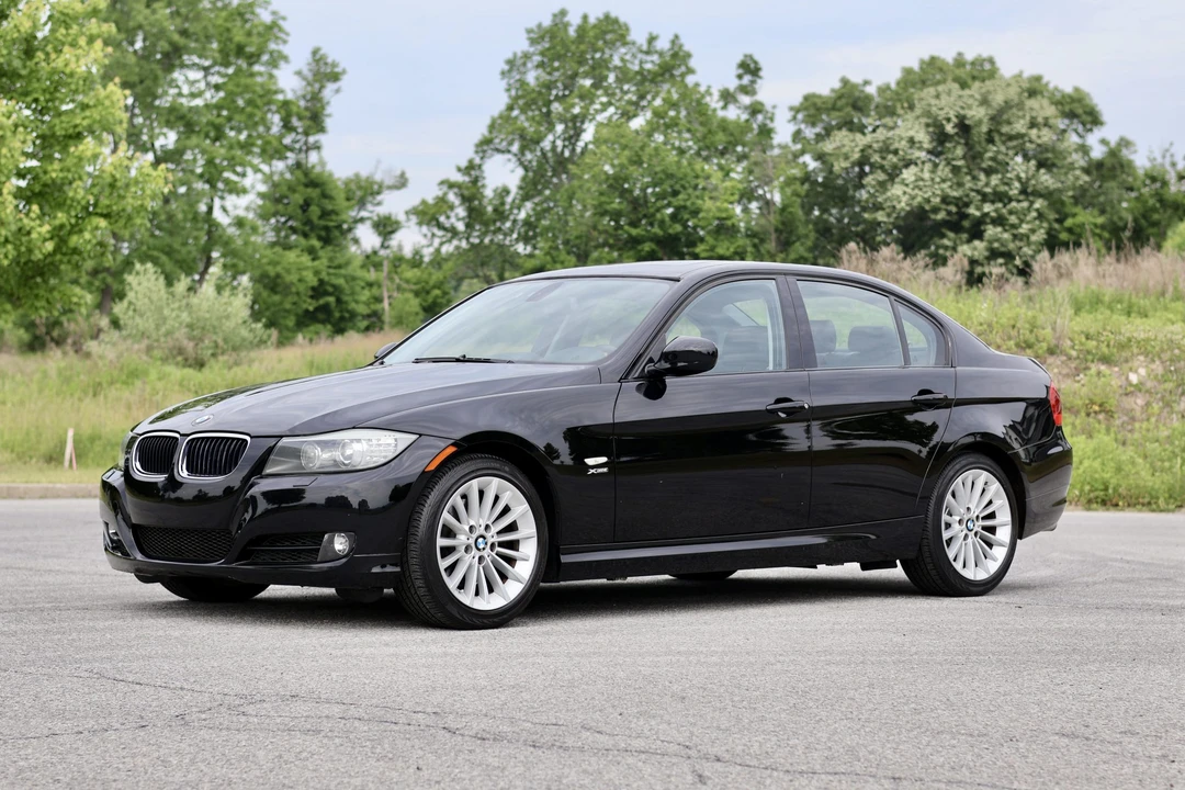 2009 BMW E90 3 Series Sedan - Image 2 of 31