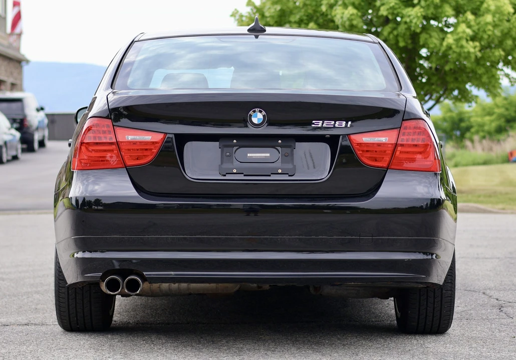 2009 BMW E90 3 Series Sedan - Image 13 of 31