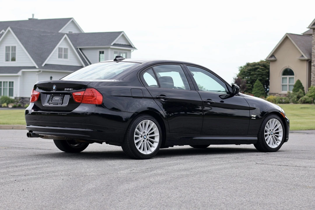2009 BMW E90 3 Series Sedan - Image 11 of 31
