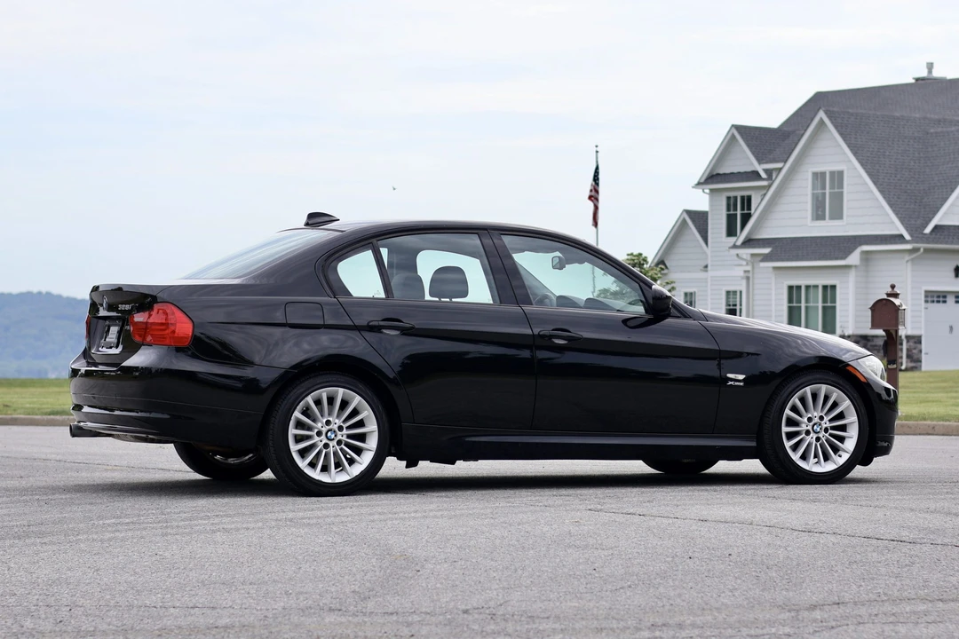 2009 BMW E90 3 Series Sedan - Image 10 of 31