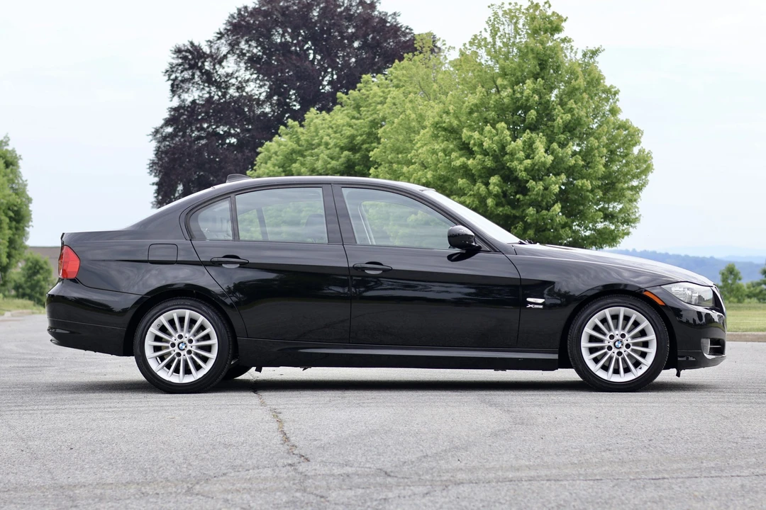 2009 BMW E90 3 Series Sedan - Image 9 of 31