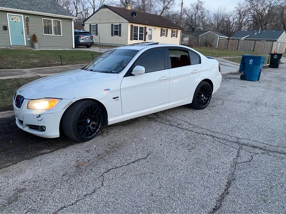 2009 BMW E90 3 Series Sedan - Image 2 of 4