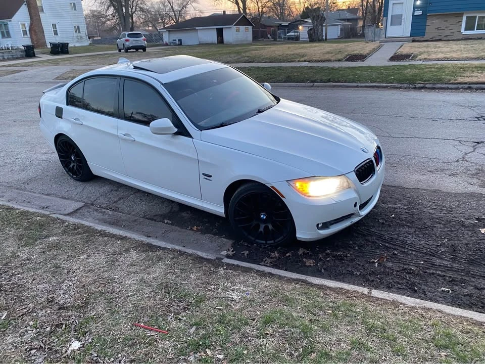 2009 BMW E90 3 Series Sedan - Image 3 of 4