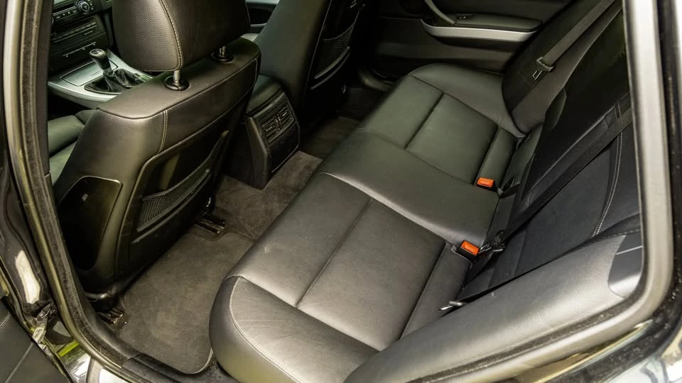 2009 BMW E90 3 Series Sedan - Image 3 of 10