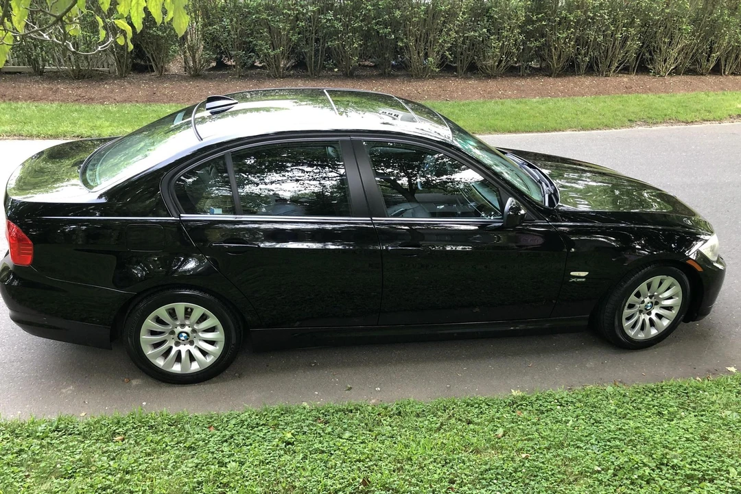2009 BMW E90 3 Series Sedan - Image 3 of 31