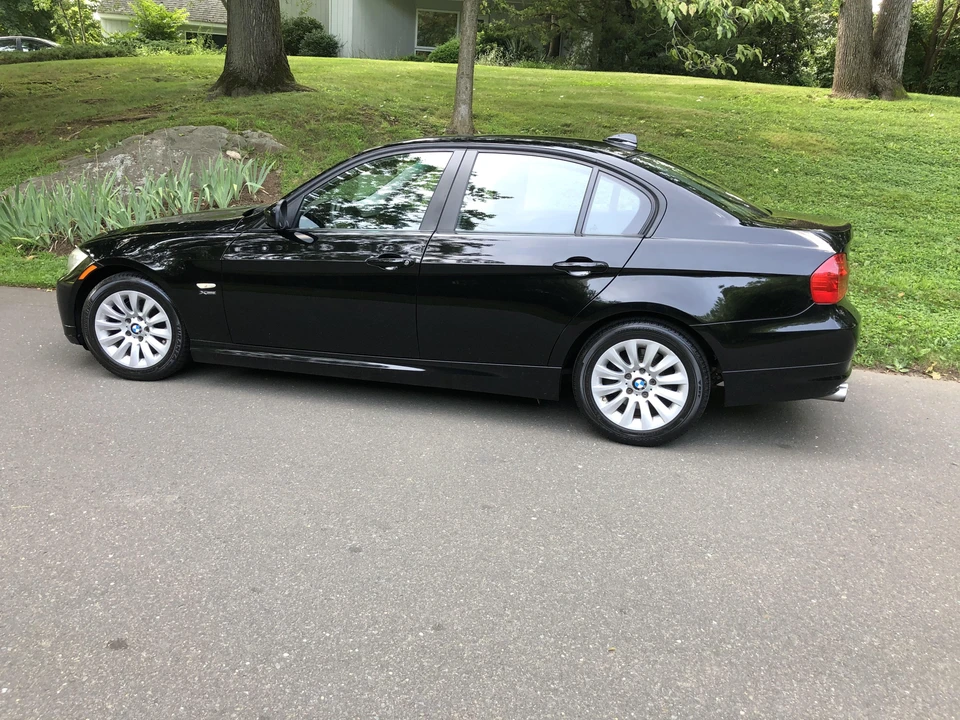 2009 BMW E90 3 Series Sedan - Image 9 of 31