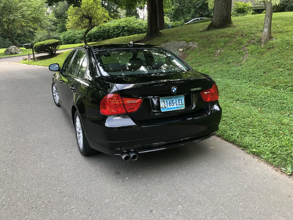 2009 BMW E90 3 Series Sedan - Image 11 of 31
