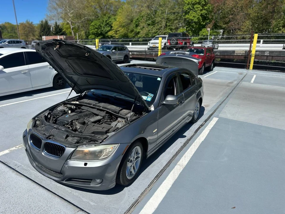 2009 BMW E90 3 Series Sedan - Image 3 of 10