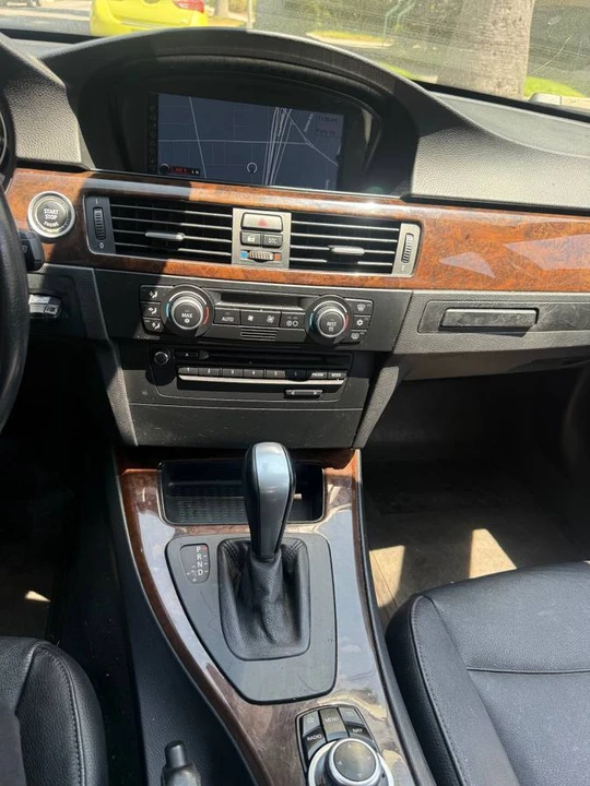2009 BMW E90 3 Series Sedan - Image 13 of 14