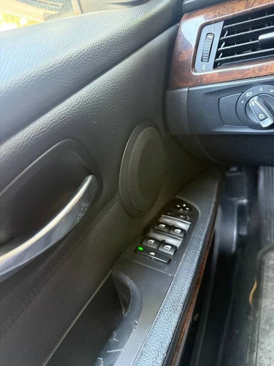 2009 BMW E90 3 Series Sedan - Image 8 of 14
