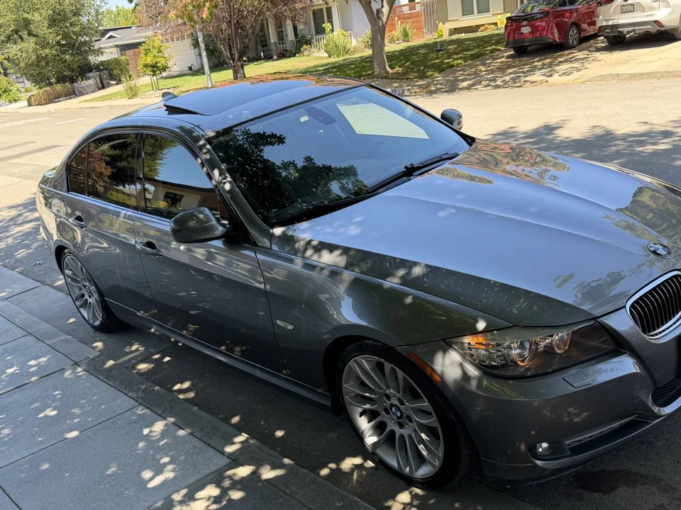 2009 BMW E90 3 Series Sedan - Image 2 of 8