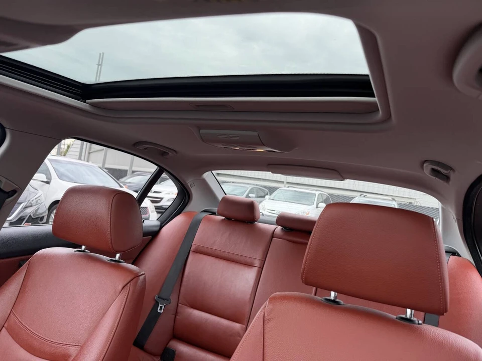 2009 BMW E90 3 Series Sedan - Image 11 of 17