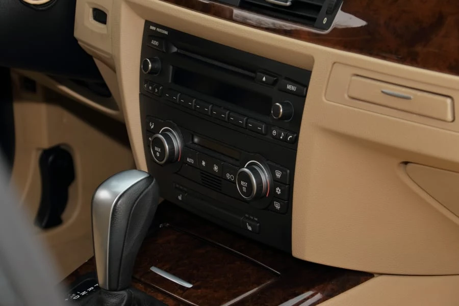 2009 BMW E90 3 Series Sedan - Image 21 of 29