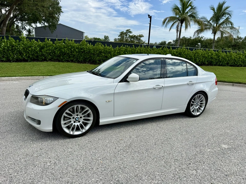 2009 BMW E90 3 Series Sedan - Image 14 of 31