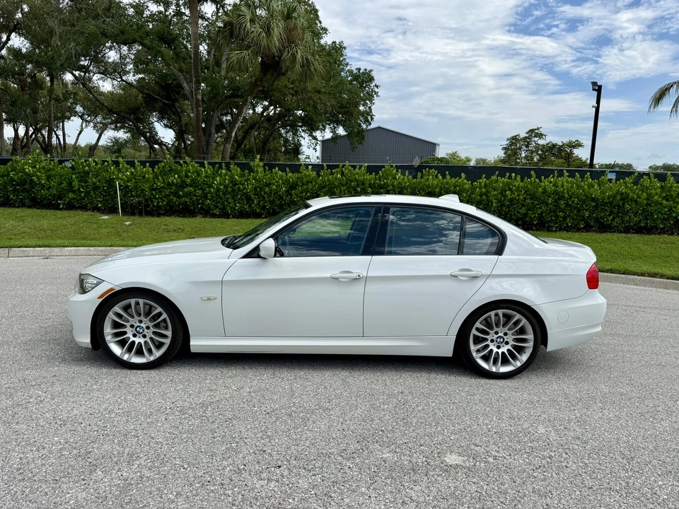 2009 BMW E90 3 Series Sedan - Image 13 of 31