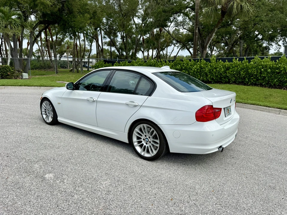 2009 BMW E90 3 Series Sedan - Image 12 of 31