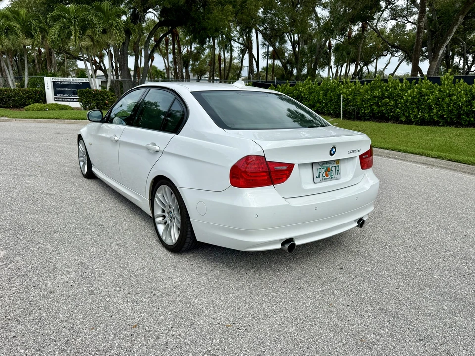 2009 BMW E90 3 Series Sedan - Image 11 of 31