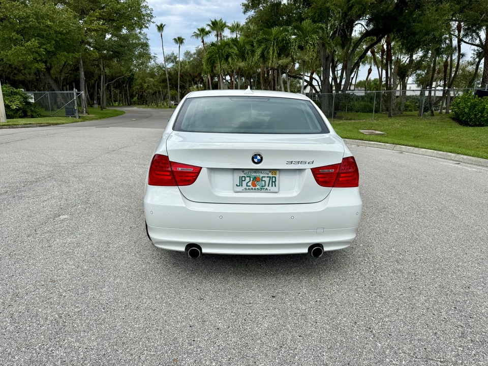 2009 BMW E90 3 Series Sedan - Image 10 of 31