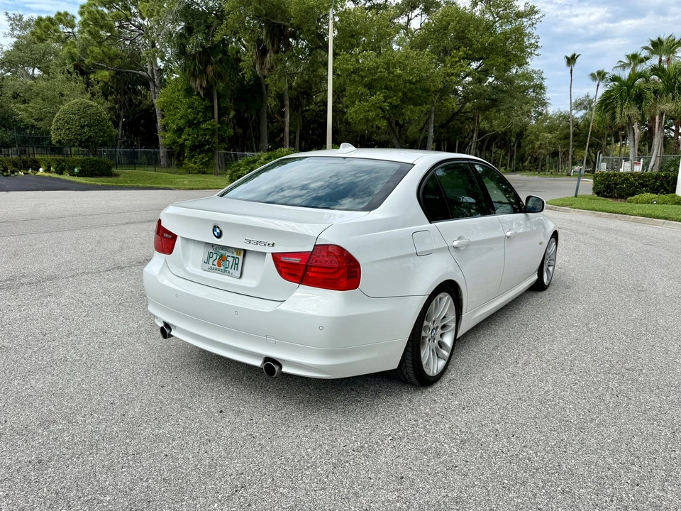 2009 BMW E90 3 Series Sedan - Image 9 of 31