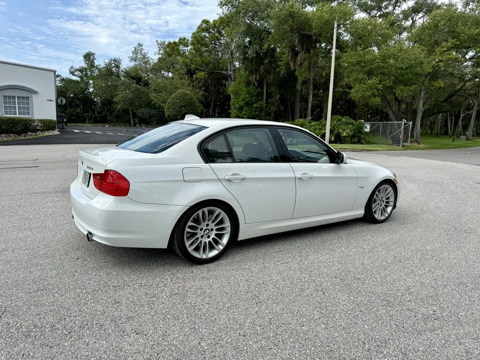 2009 BMW E90 3 Series Sedan - Image 8 of 31