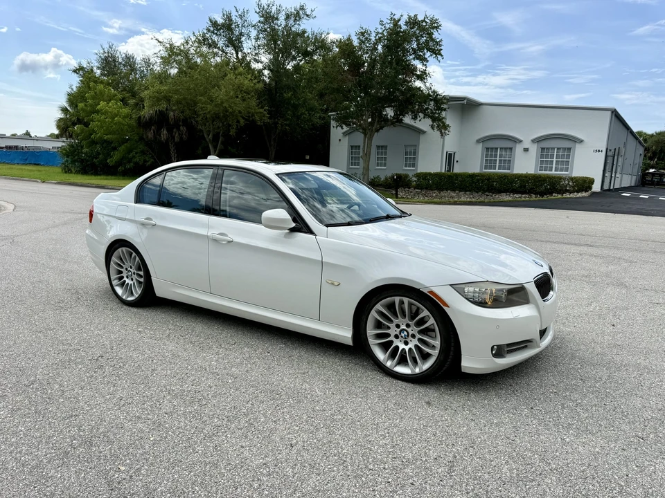 2009 BMW E90 3 Series Sedan - Image 6 of 31