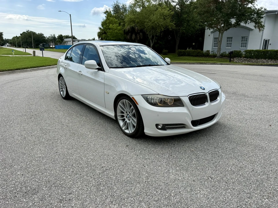 2009 BMW E90 3 Series Sedan - Image 5 of 31