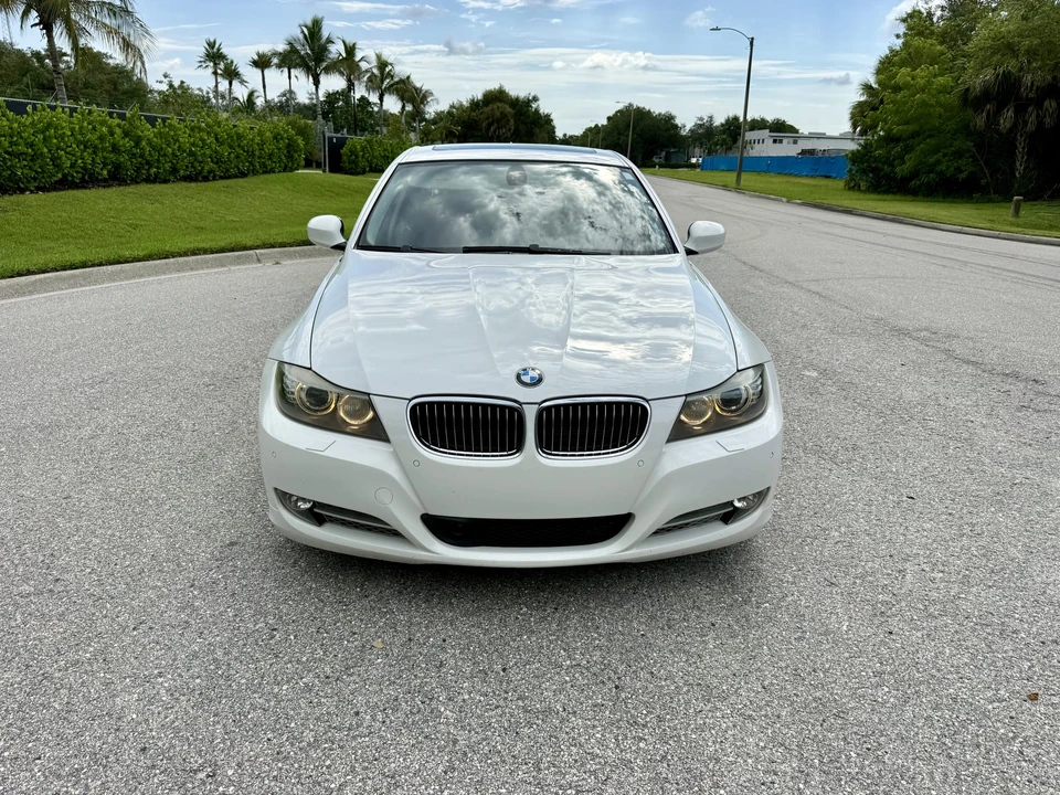 2009 BMW E90 3 Series Sedan - Image 2 of 31