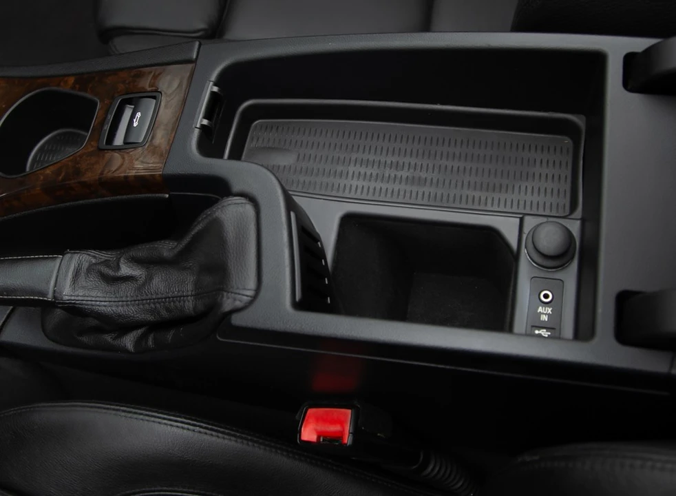 2009 BMW E93 335i Convertible - Image 16 of 19