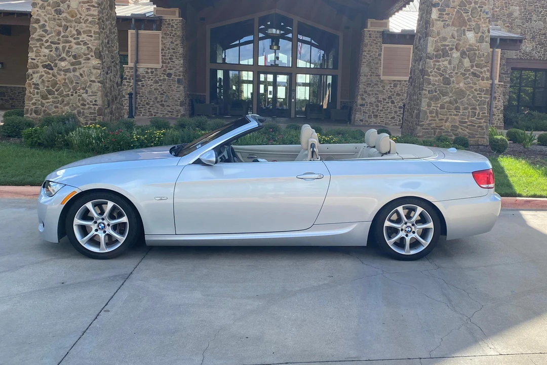 2009 BMW E93 335i Convertible - Image 9 of 31