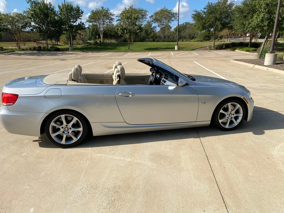 2009 BMW E93 335i Convertible - Image 11 of 31