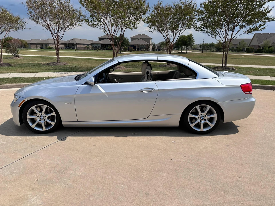 2009 BMW E93 335i Convertible - Image 17 of 31