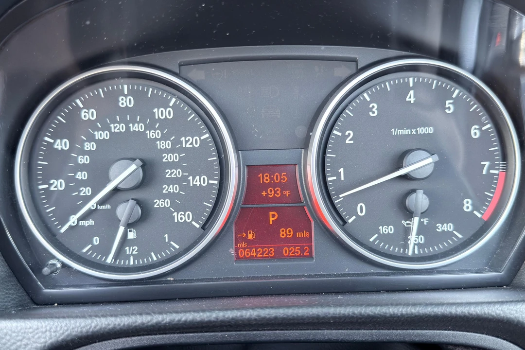 2009 BMW E93 335i Convertible - Image 30 of 31