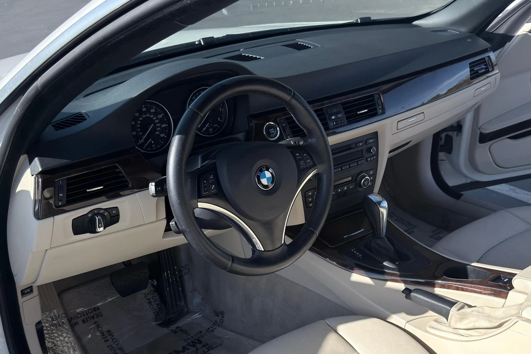 2009 BMW E93 335i Convertible - Image 27 of 31