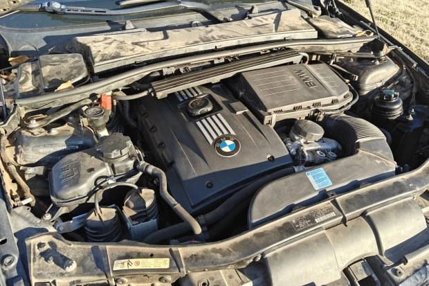 2009 BMW E93 335i Convertible - Image 6 of 7