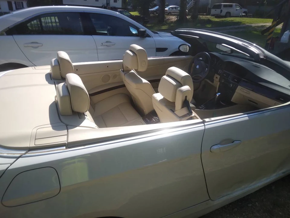 2009 BMW E93 335i Convertible - Image 10 of 24