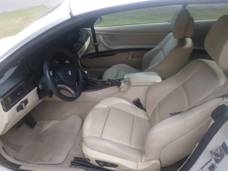 2009 BMW E93 335i Convertible - Image 13 of 24