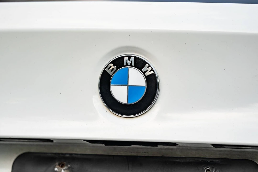 2009 BMW E90 335i Sedan - Image 16 of 21