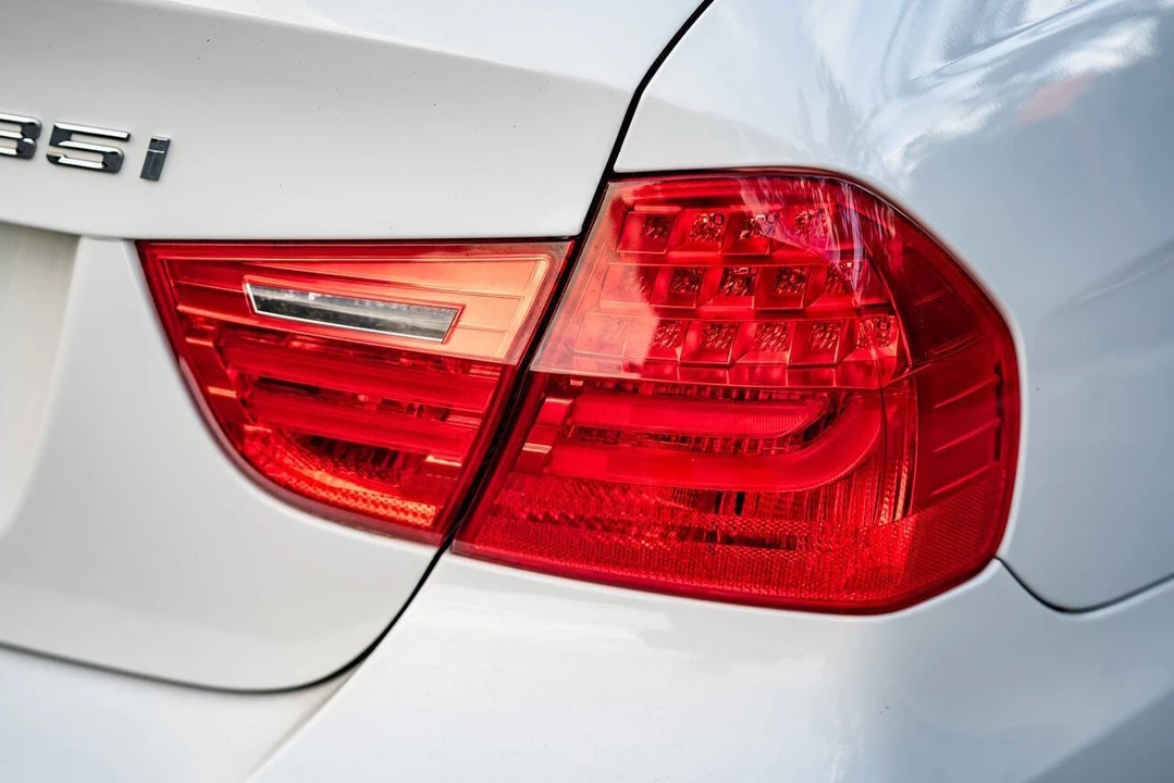 2009 BMW E90 335i Sedan - Image 14 of 21