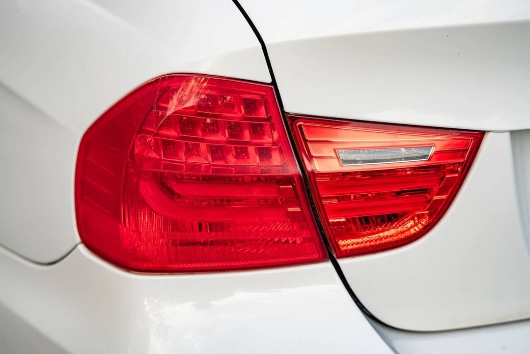 2009 BMW E90 335i Sedan - Image 13 of 21