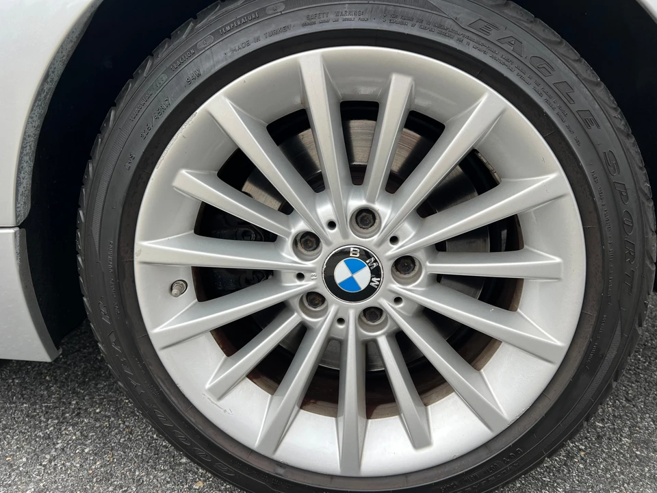 2009 BMW E90 335i Sedan - Image 16 of 31