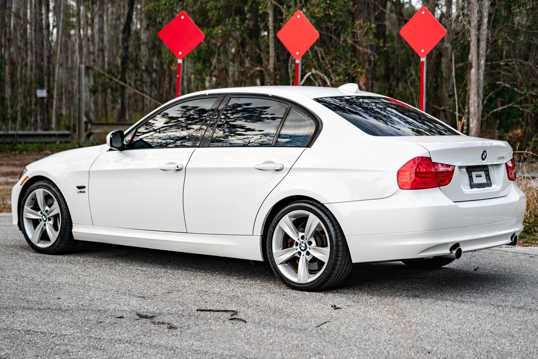 2009 BMW E90 335i Sedan - Image 14 of 31