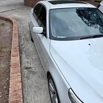 2009 BMW 5 Series 528i Sedan 4D