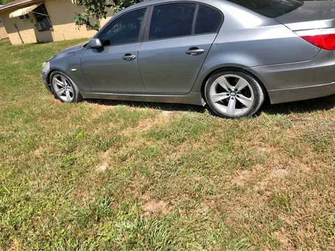 2009 BMW 5 Series 528i Sedan 4D