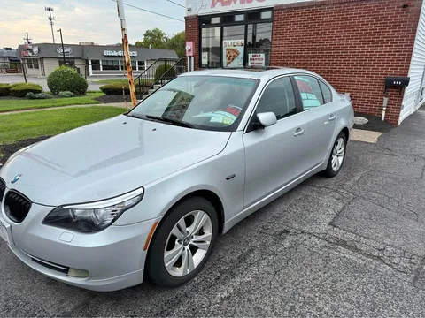 2009 BMW 5 Series 528i xDrive Sedan 4D