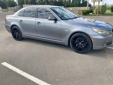 2009 BMW 5 Series 528i xDrive Sedan 4D