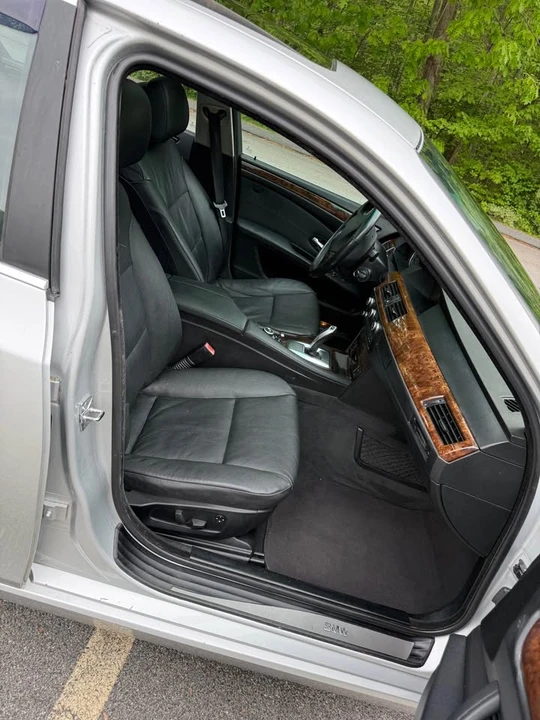 2009 BMW E60 5 Series Sedan - Image 11 of 16