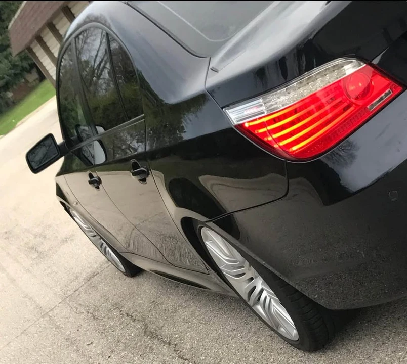 2009 BMW E60 545i & 550i Sedan - Image 7 of 20