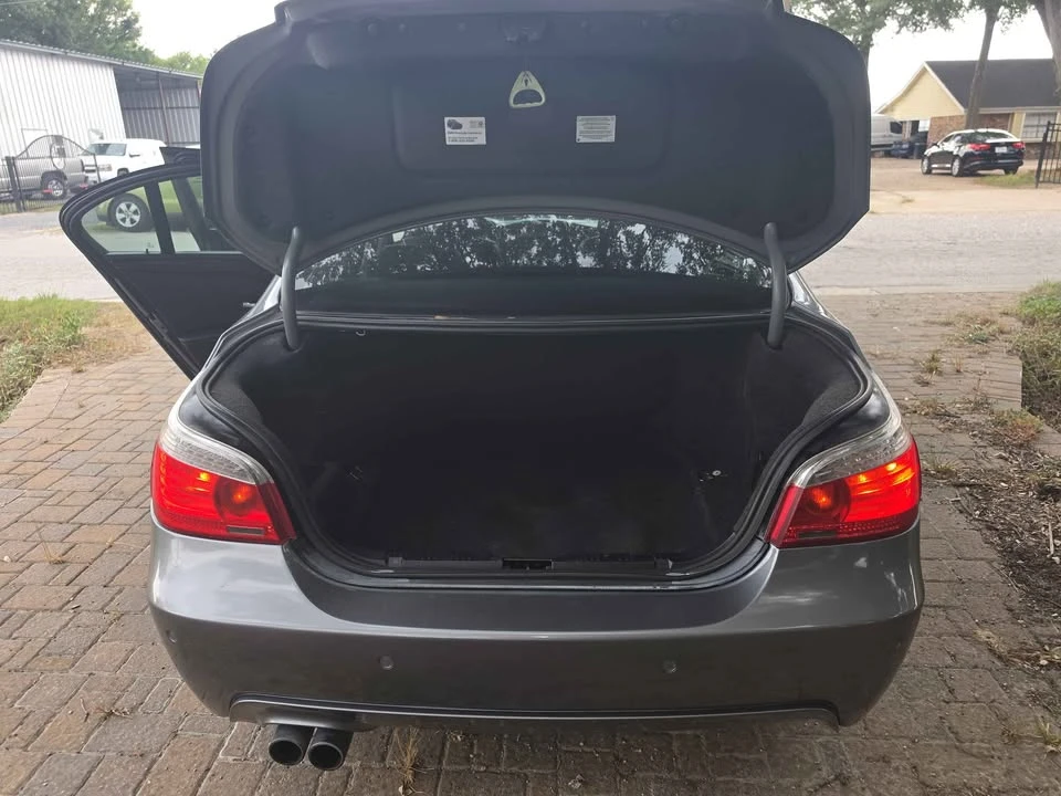 2009 BMW E60 545i & 550i Sedan - Image 8 of 12