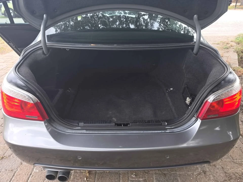 2009 BMW E60 545i & 550i Sedan - Image 9 of 12